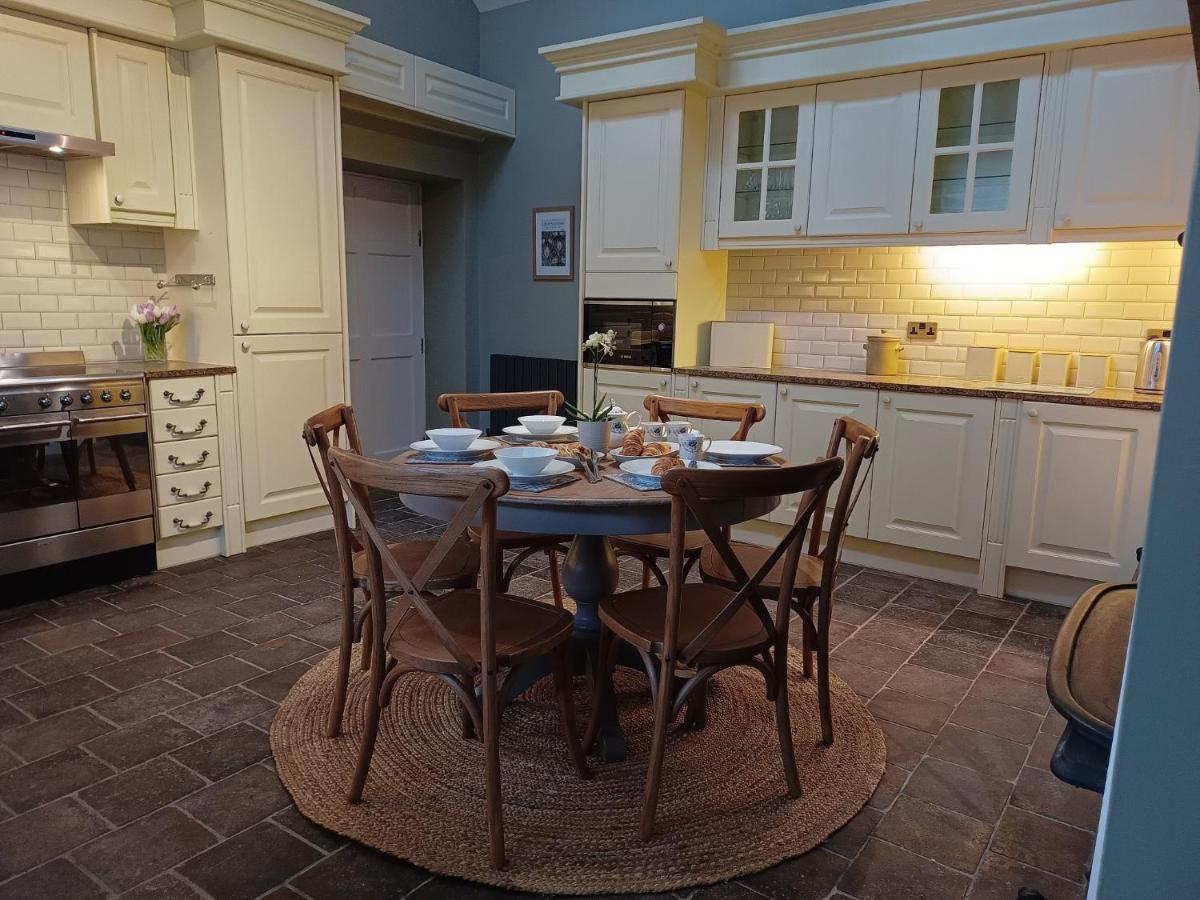 The West Wing At Eriviat Hall Hot Tub Henllan  المظهر الخارجي الصورة