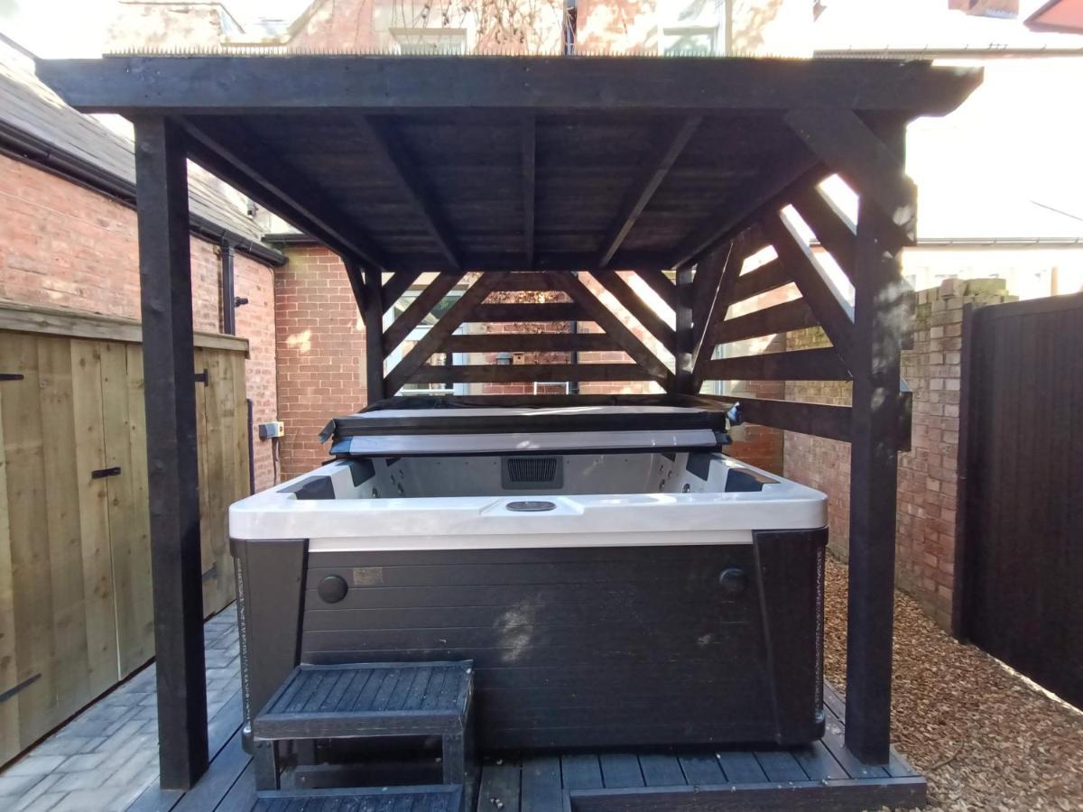 The West Wing At Eriviat Hall Hot Tub Henllan  المظهر الخارجي الصورة