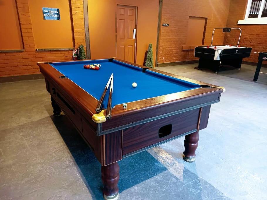 The West Wing At Eriviat Hall Hot Tub Henllan  المظهر الخارجي الصورة