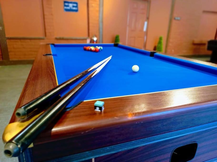 The West Wing At Eriviat Hall Hot Tub Henllan  المظهر الخارجي الصورة