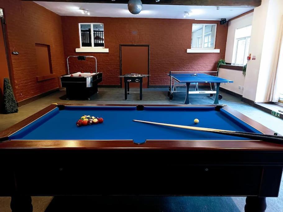The West Wing At Eriviat Hall Hot Tub Henllan  المظهر الخارجي الصورة