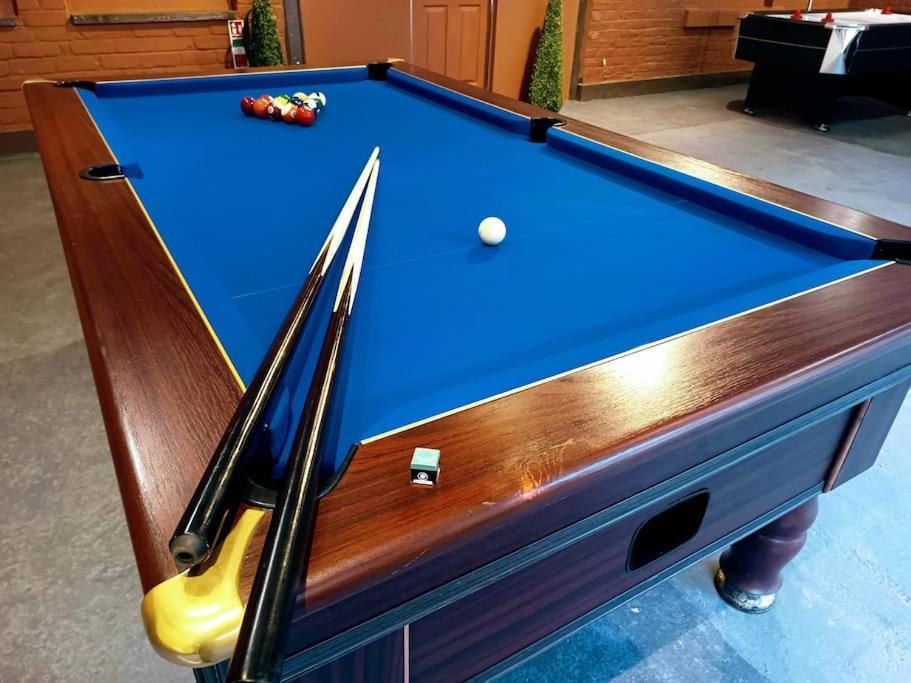The West Wing At Eriviat Hall Hot Tub Henllan  المظهر الخارجي الصورة