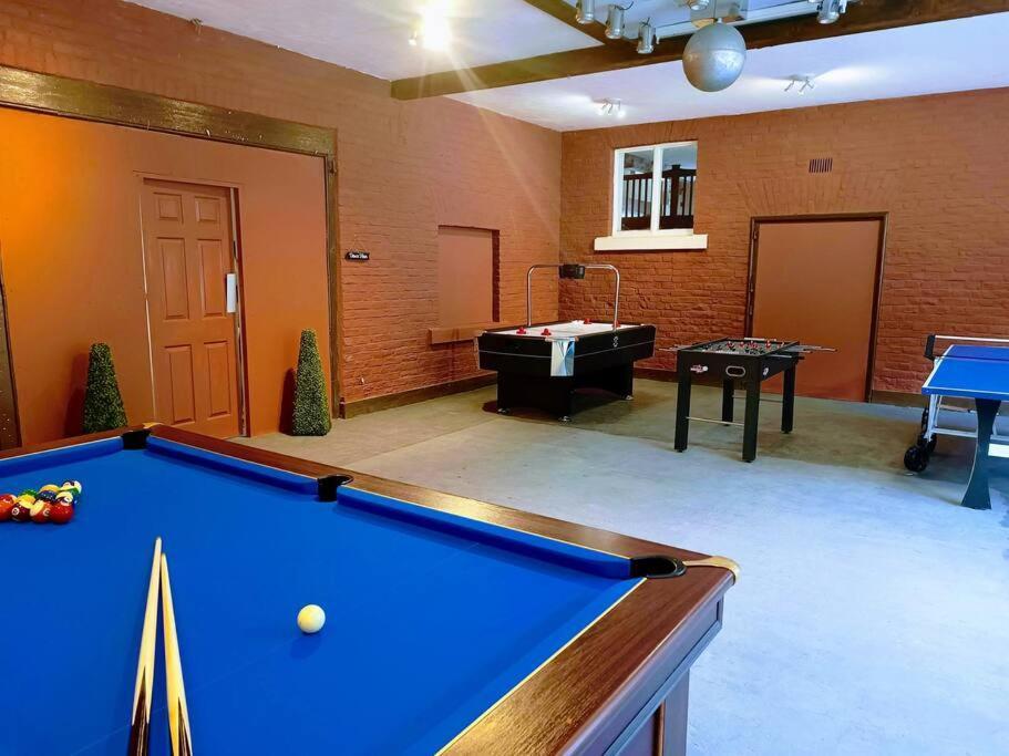 The West Wing At Eriviat Hall Hot Tub Henllan  المظهر الخارجي الصورة
