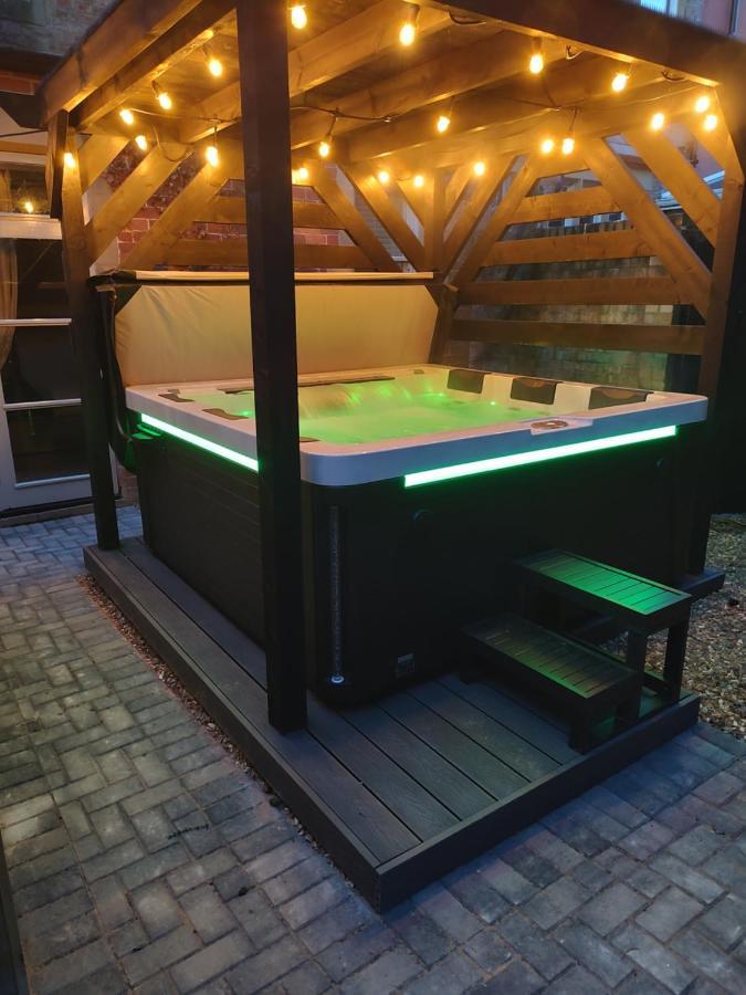The West Wing At Eriviat Hall Hot Tub Henllan  المظهر الخارجي الصورة